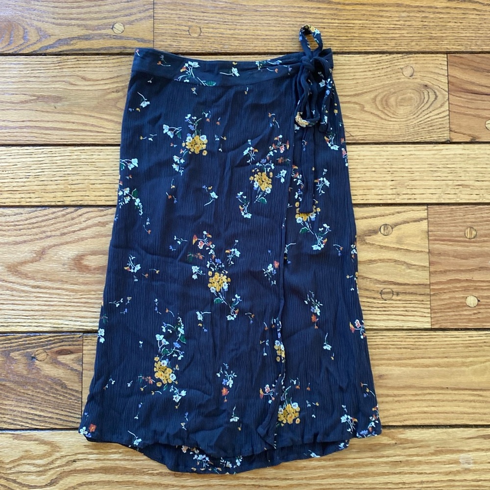 Black floral faux wrap skirt size 4
